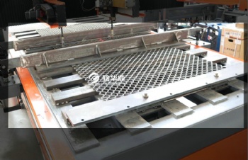 篩網(wǎng)自動(dòng)焊接機(jī)